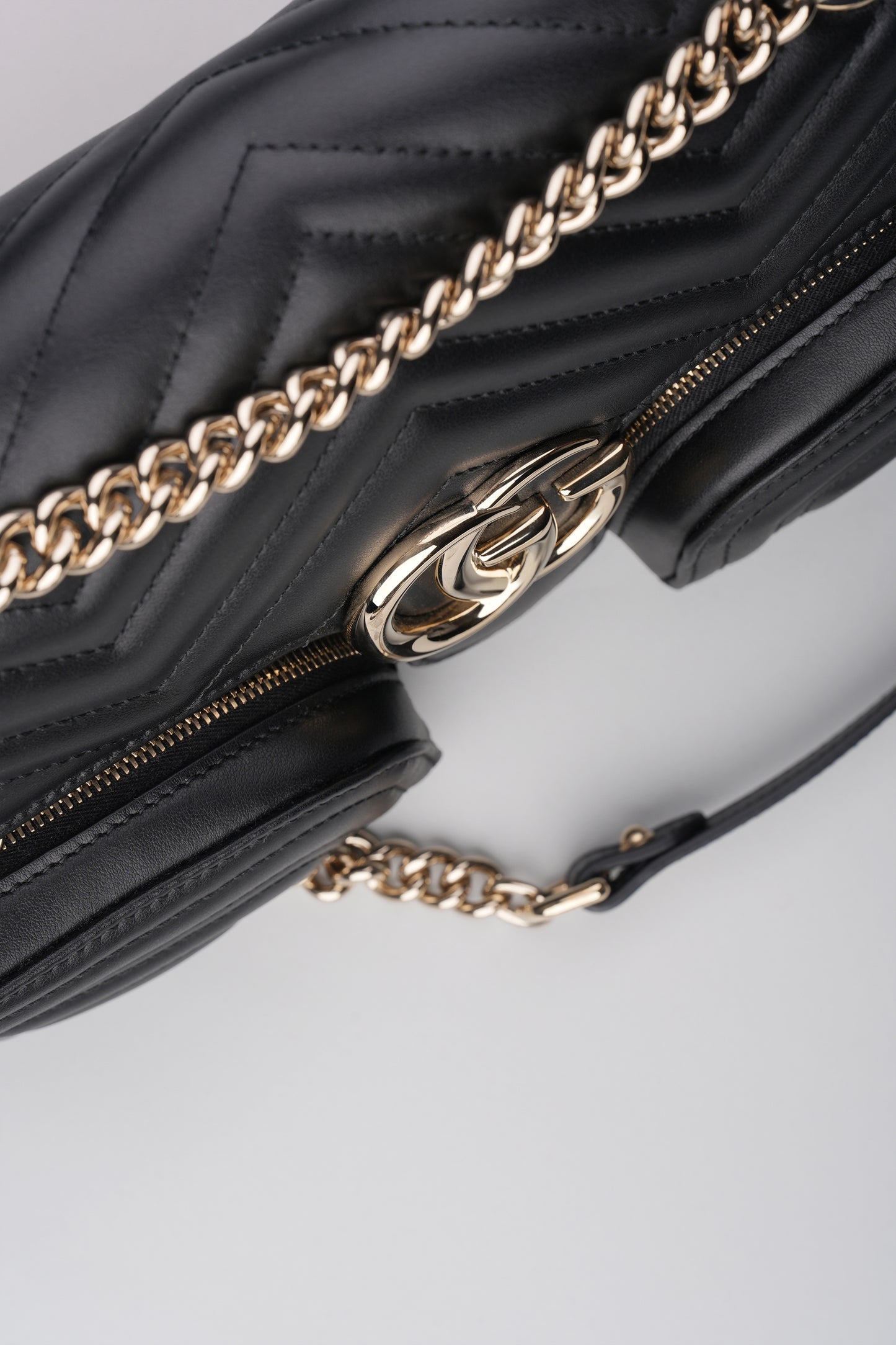 CRNA TORBICA PREKO RAMENA