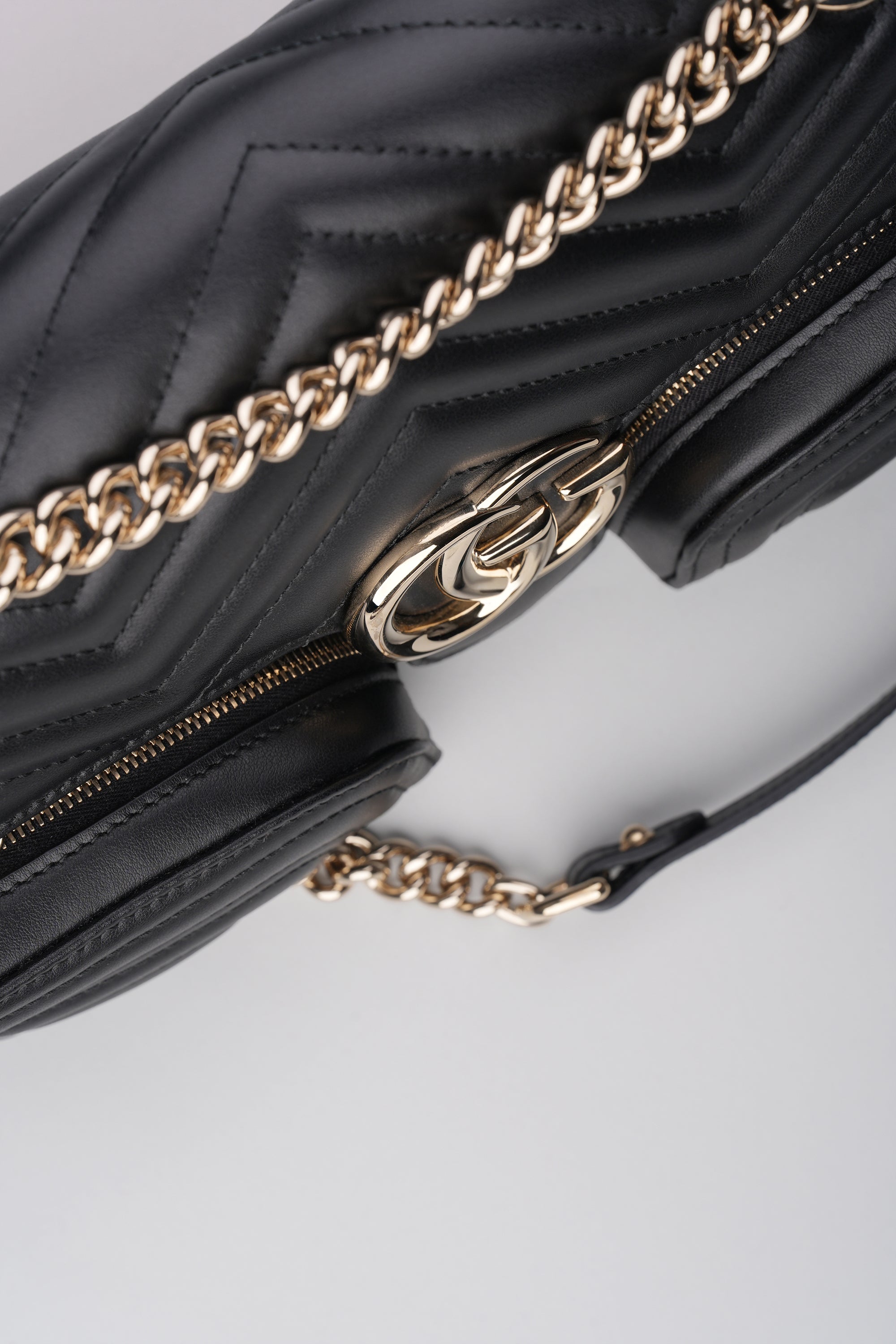 CRNA TORBICA PREKO RAMENA