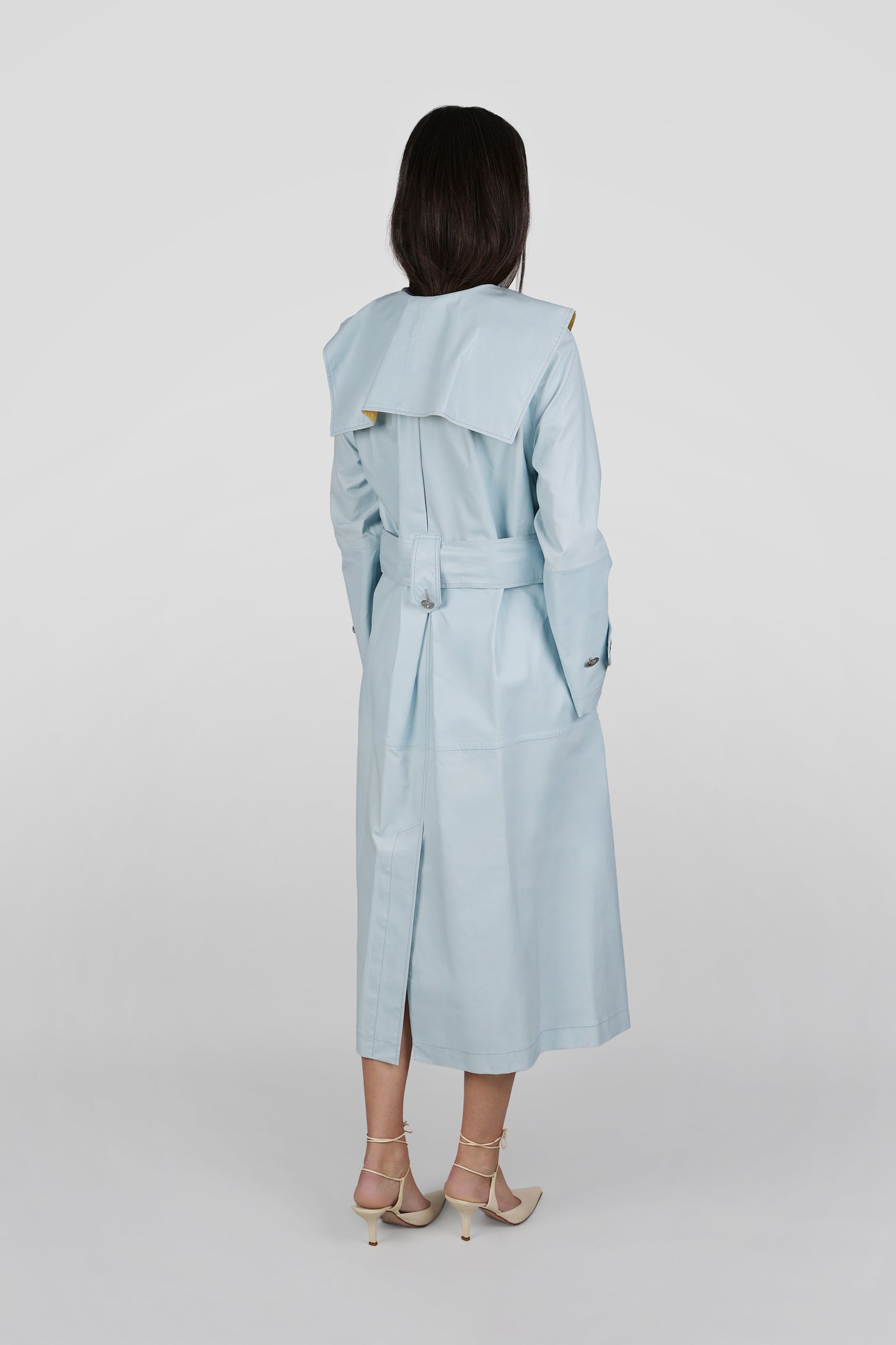 SVIJETLO-PLAVI KAPUT