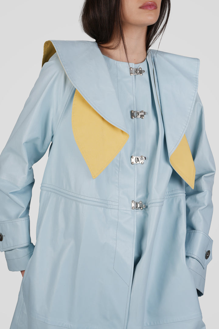 SVIJETLO-PLAVI KAPUT