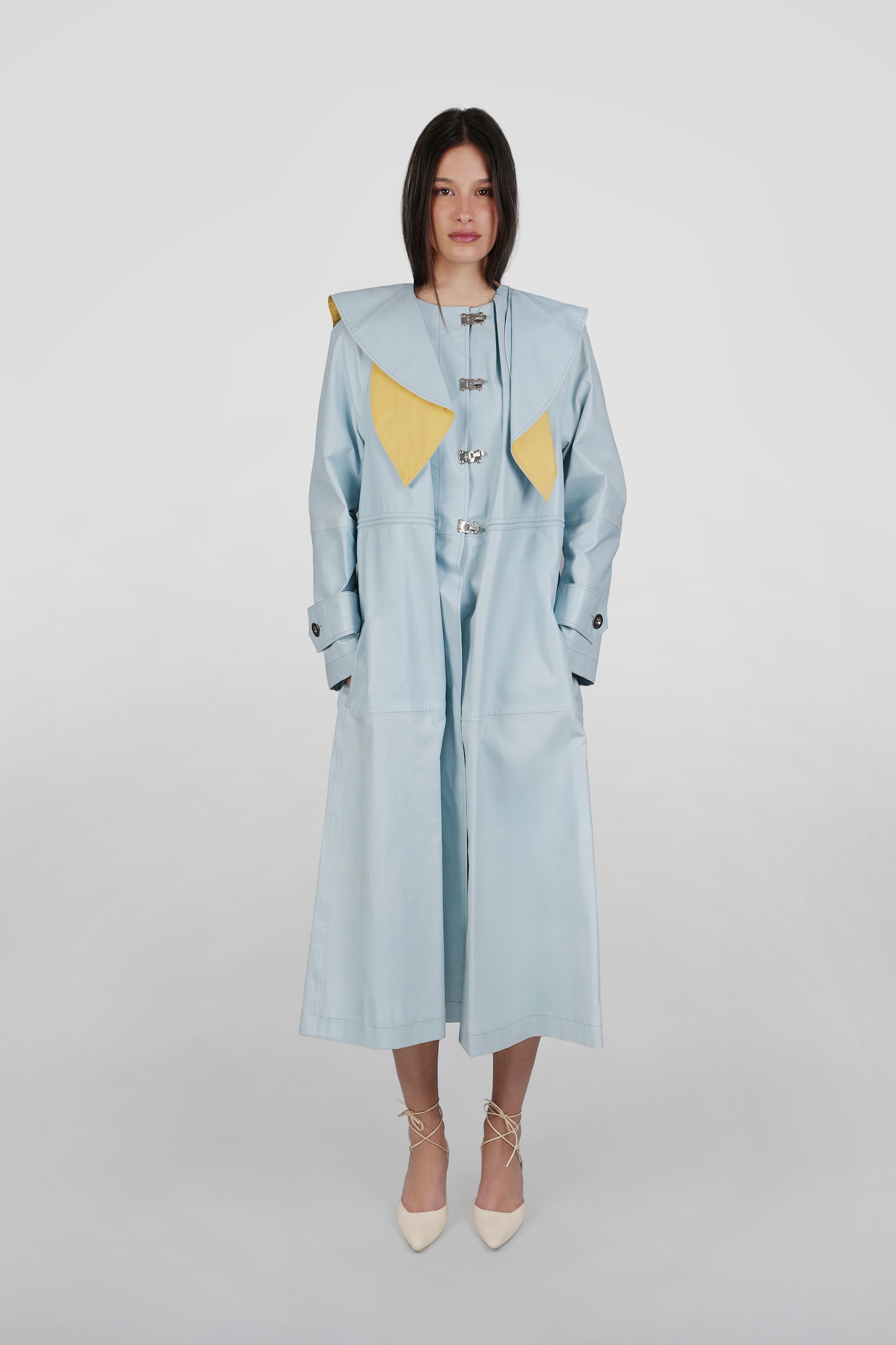 SVIJETLO-PLAVI KAPUT