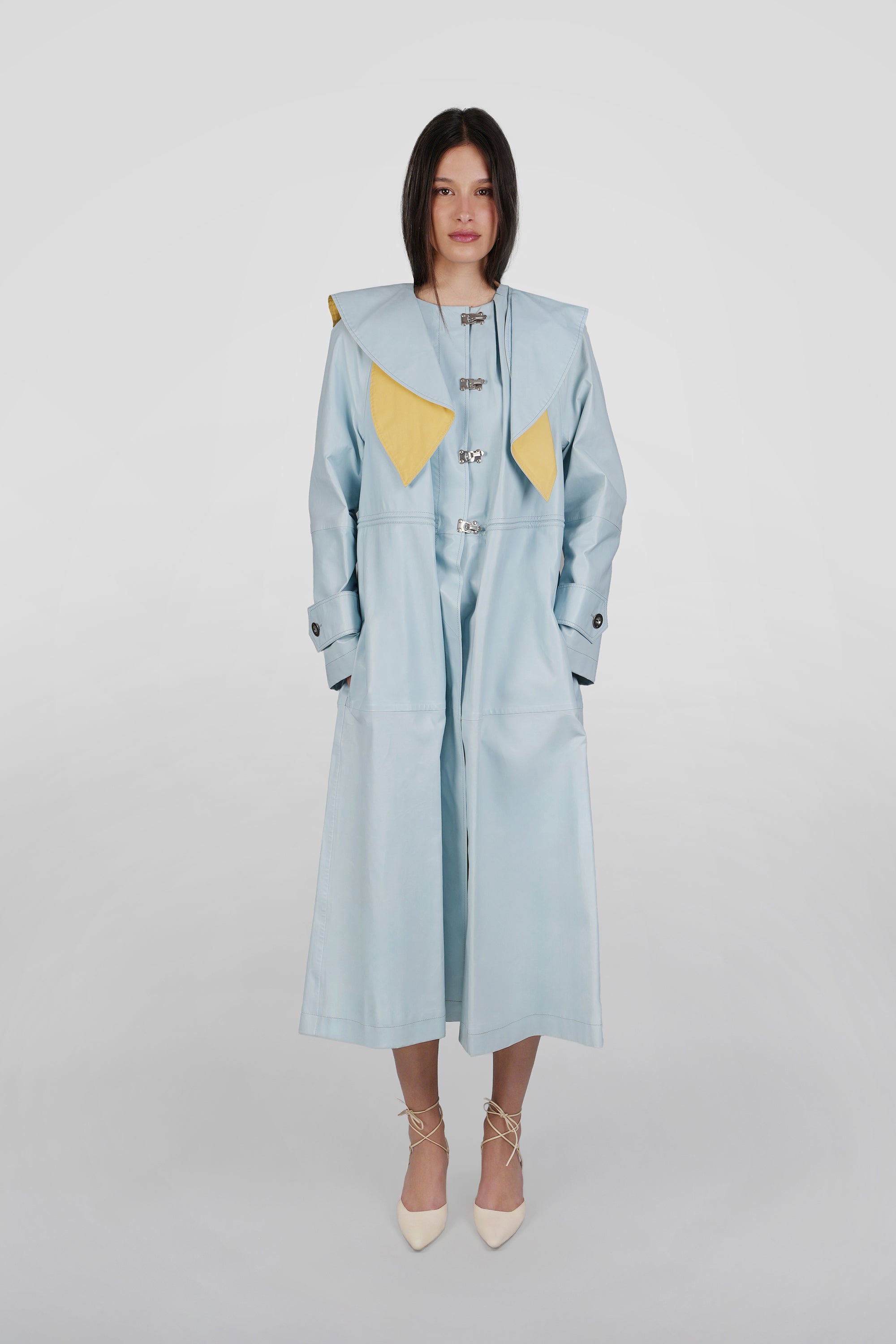 SVIJETLO-PLAVI KAPUT