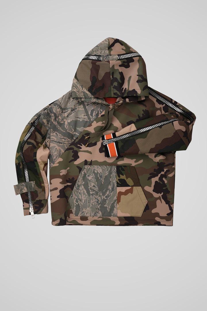 MASKIRNA JAKNA S KAPULJAČOM